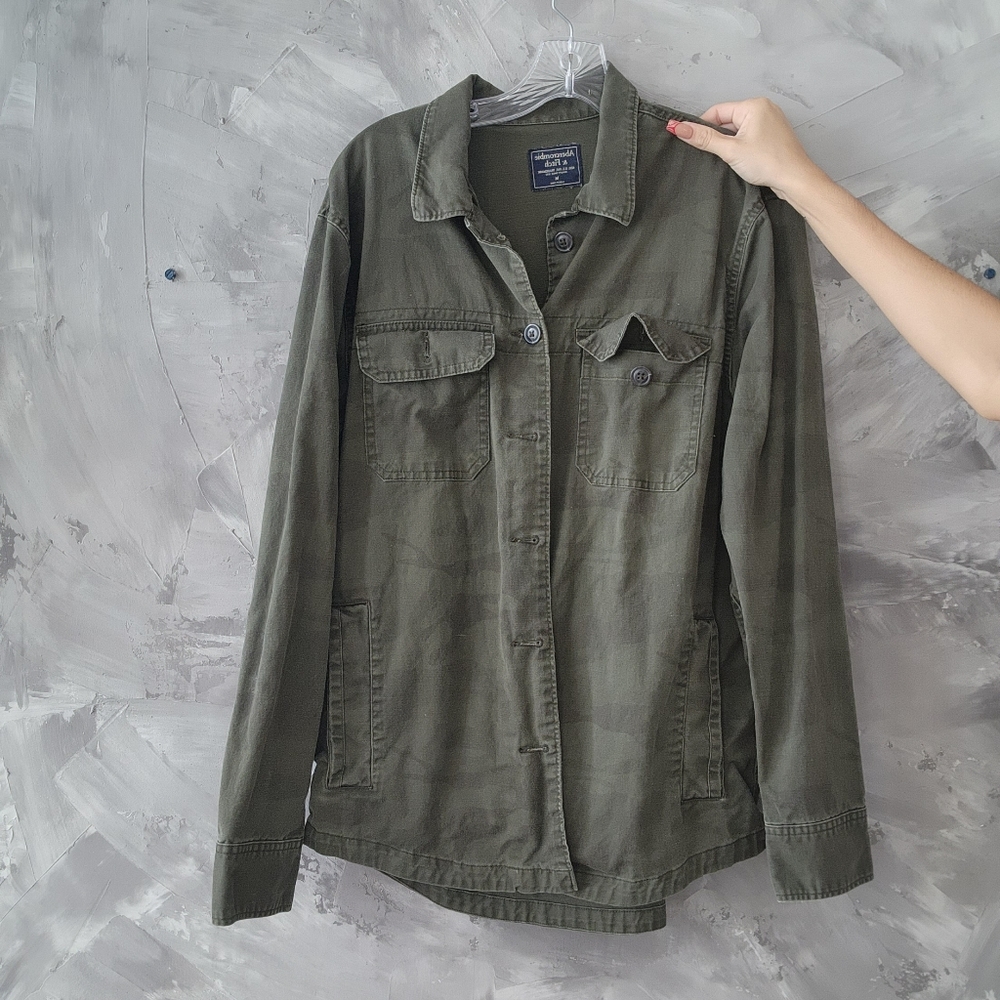 Abercrombie & Fitch light jacket, Size Medium